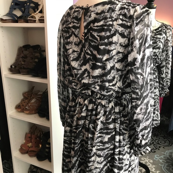 TRENDING! Alice + Olivia Silk Animal Print Dress - Picture 3 of 6